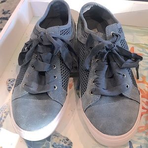 Isaac Mizrahi Sneakers 💙